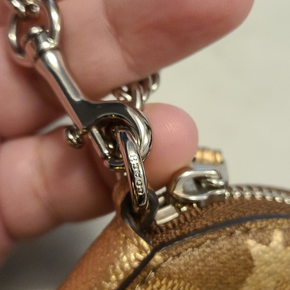 COPY - COACH  Coin Purse /Key chain - Picture 9 of 11